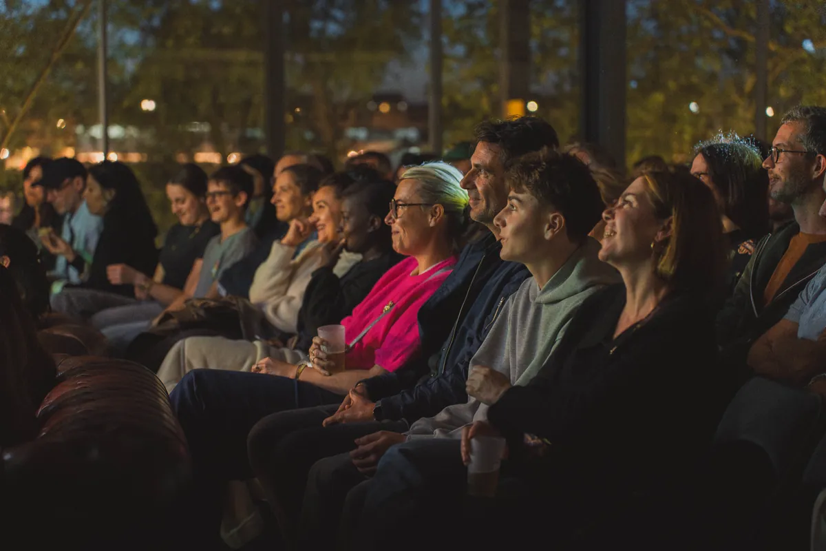 Séminaire stand-up Bordeaux — La Marelle Comedy Club Séminaire d'entreprise avec spectacle de stand-up animé par La Marelle à Bordeaux